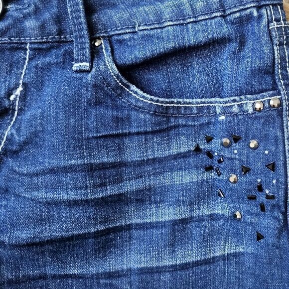 Hydraulic Bailey Low Rise Factory Distressed Hem Jean Shorts Size 5/6 - Picture 3 of 6